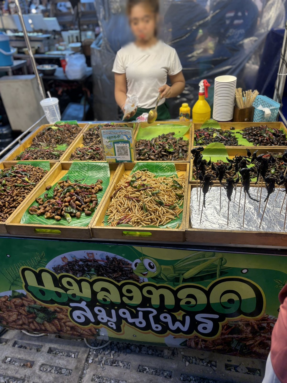 ジョッドフェアの昆虫の素揚げ屋台