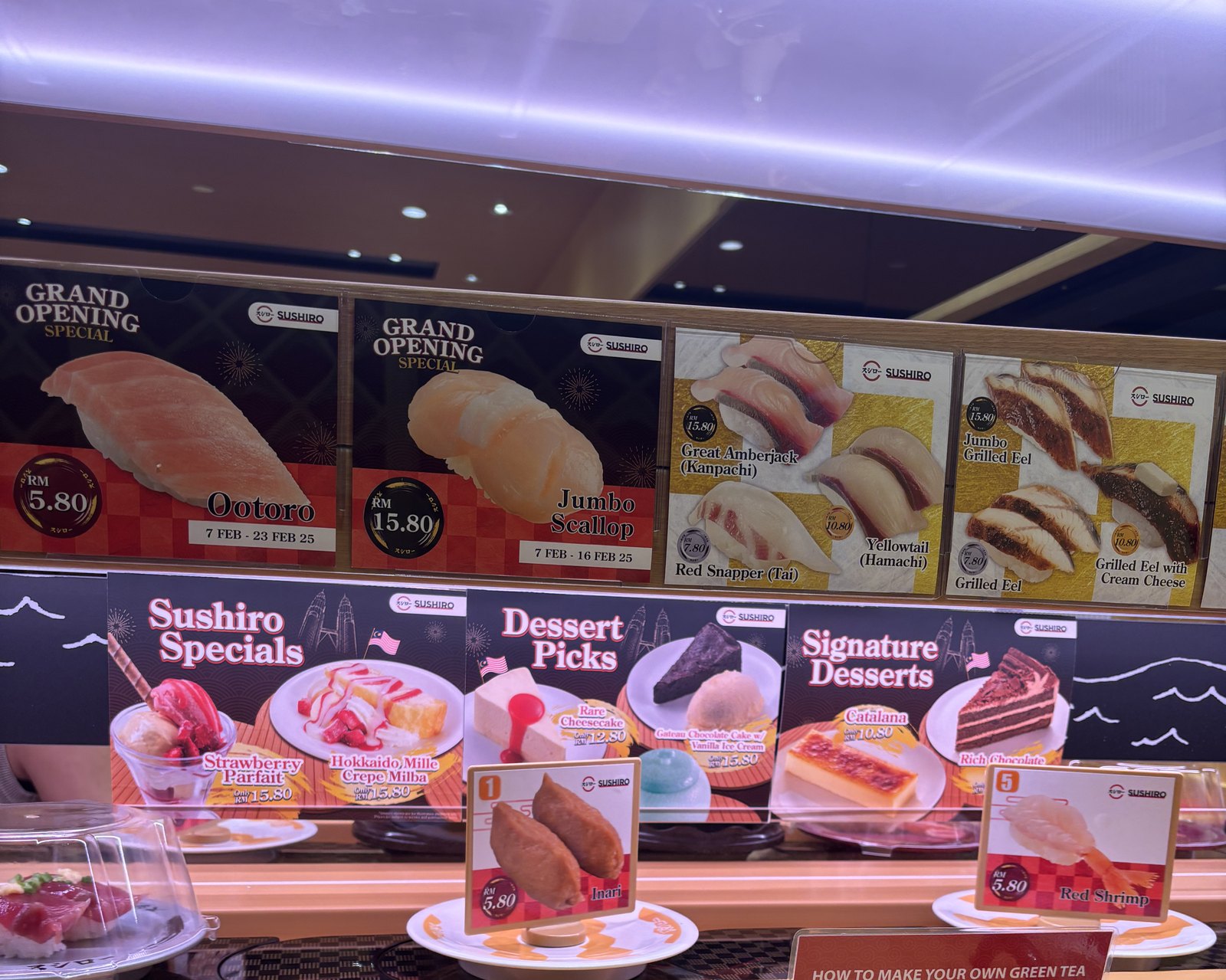 スシローの開店日の表示。大トロRM5.80、ジャンボほたてRM15.80
