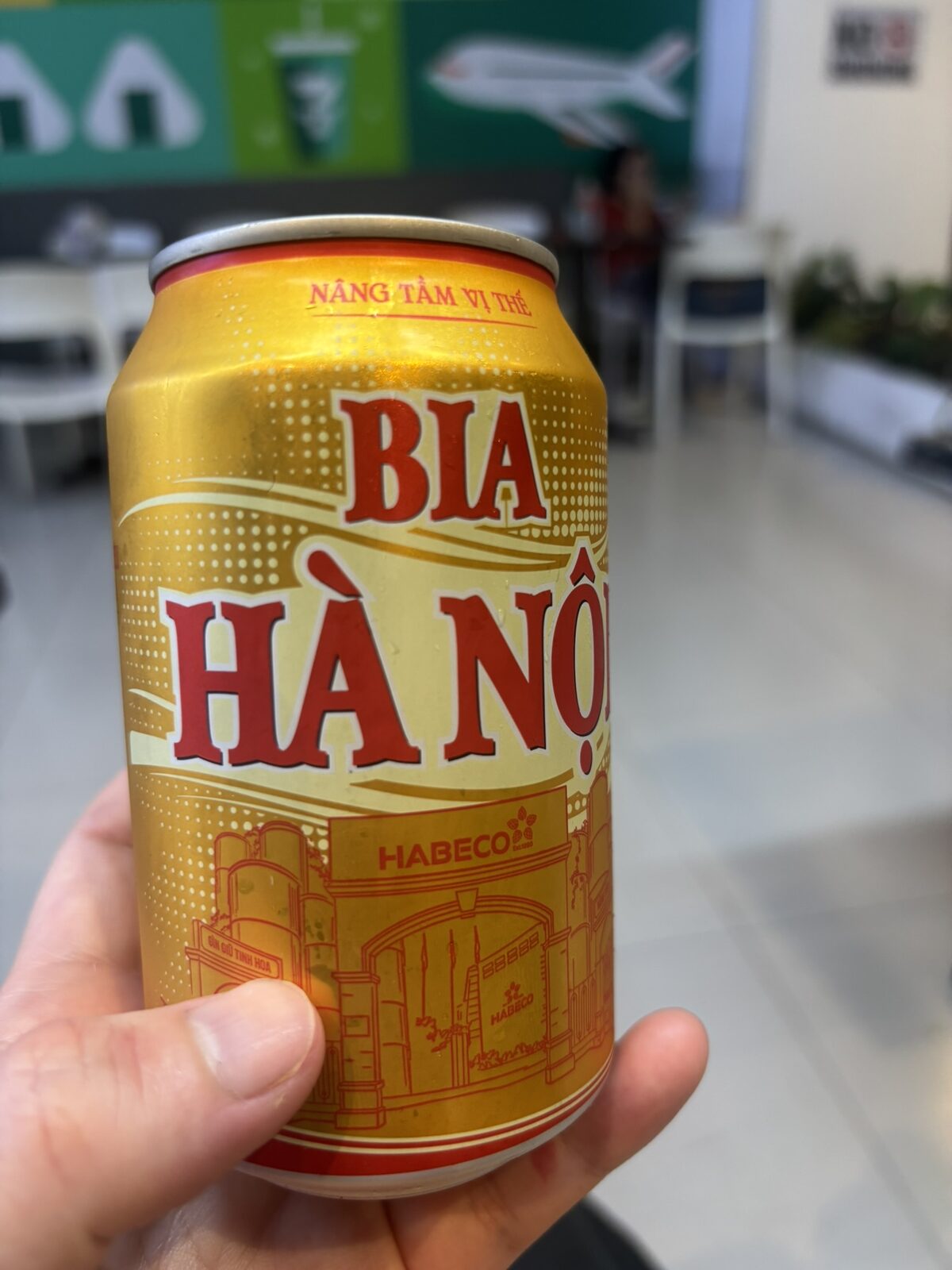 金色の缶のBIA HA NOI(ハノイビール)