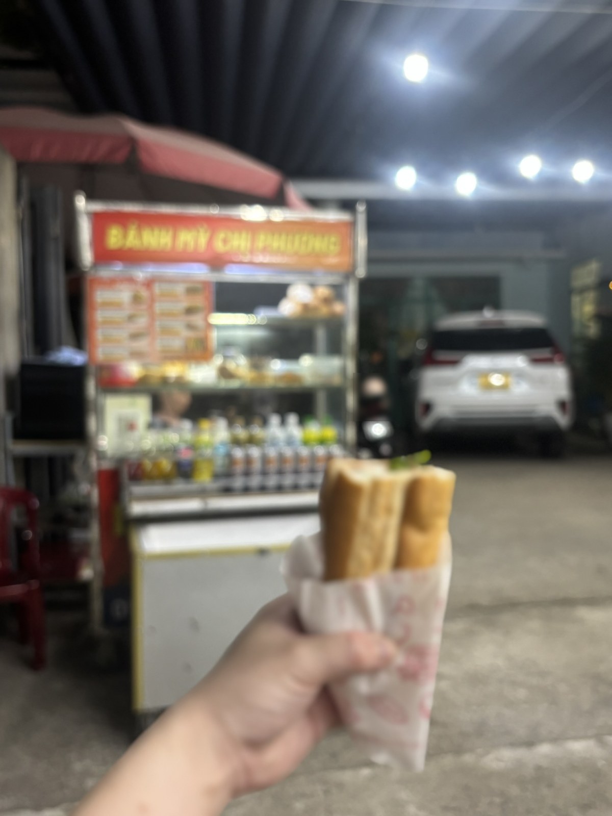 BANH MI CO PHUONGの屋台とバゲット2本
